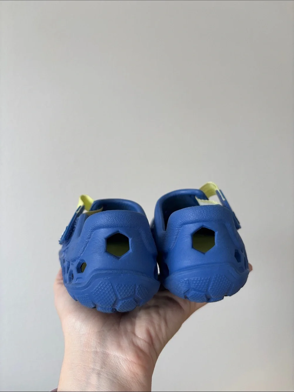 Vivobarefoot Ultra Bloom Kids Amparo Blue kids size EU 29 Us 11.5Y EUC grounding